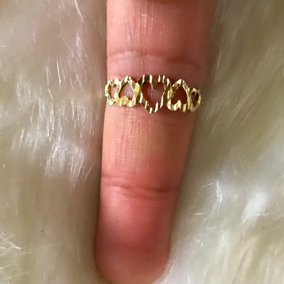 Jewelry - 14k five heart ring size 6/7